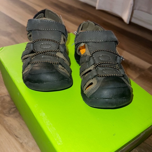 Boys outdoor shoe - size 9 - Picture 2 of 7